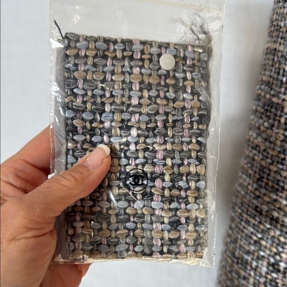 CHANEL Jacket - Picture 12 of 14